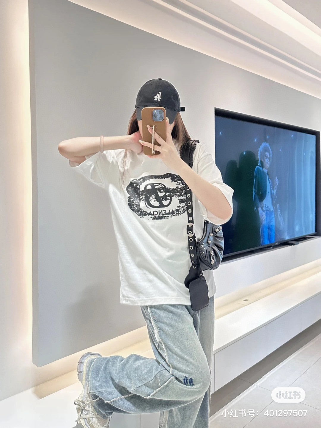 Balenciaga T-Shirt - Distressed Logo