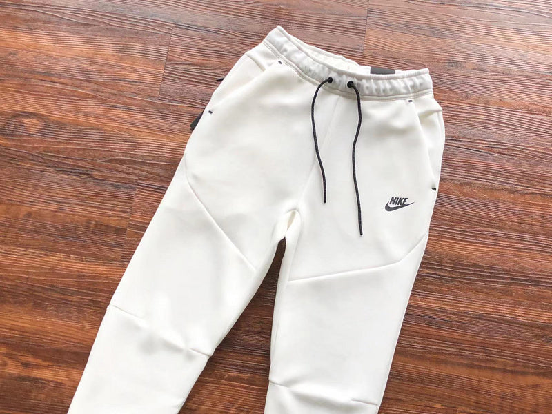 NIKE TECH FLEECE PANTS x WHITE