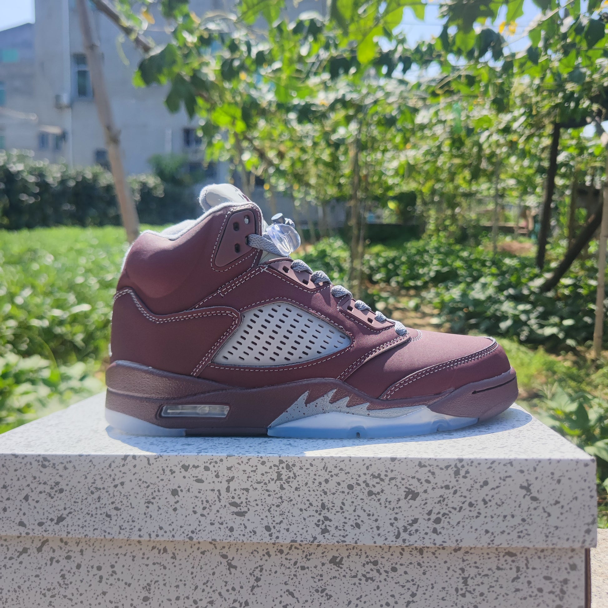 Jordan 5 maroon