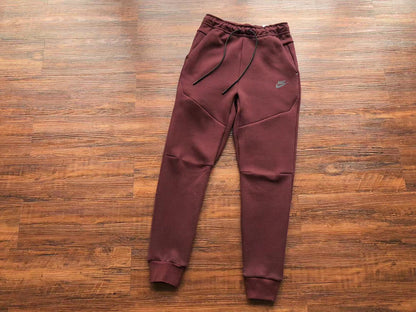 NIKE TECH FLEECE PANTS x BERRY/POMEGRANATE