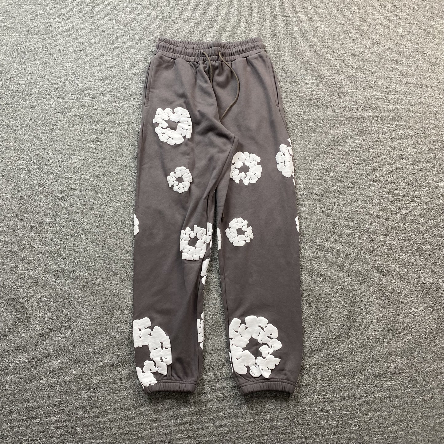 DENIM TEARS COTTON WREATH SWEATPANTS OLIVE - Prime Reps