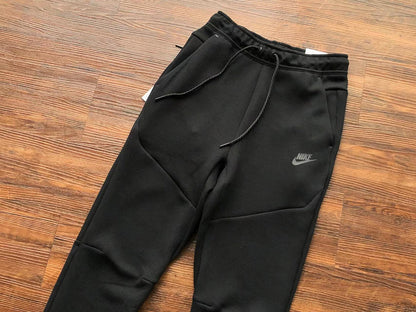 NIKE TECH FLEECE PANTS x BLACK