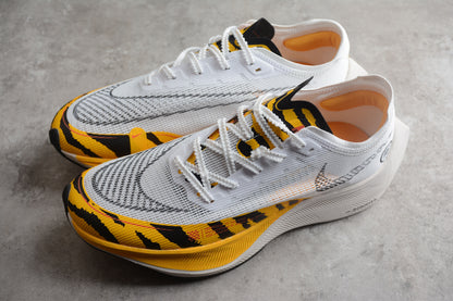 ZoomX Vaporfly NEXT% 2 Black，White and Yellow