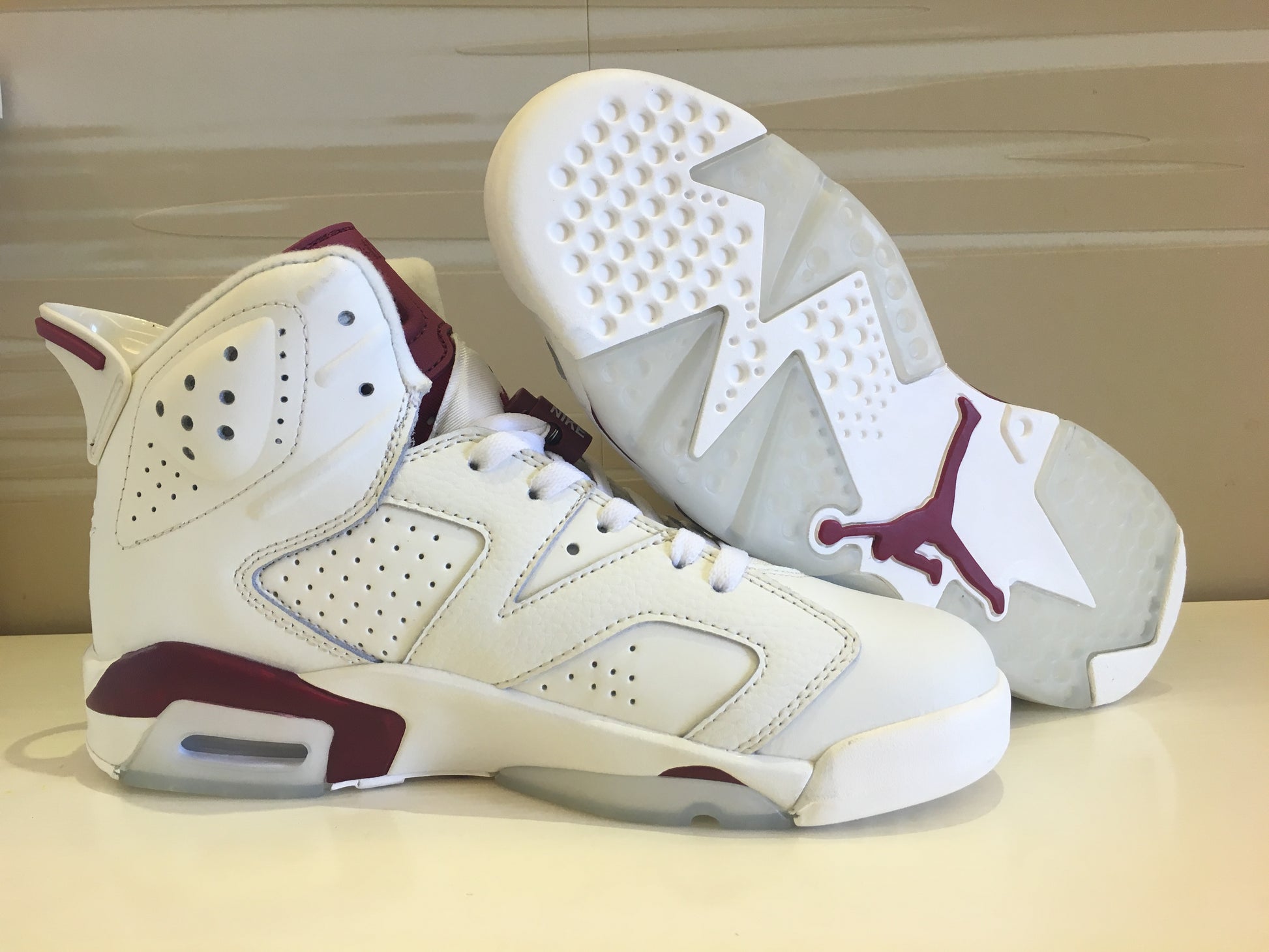 Jordan 6 "Maroon"