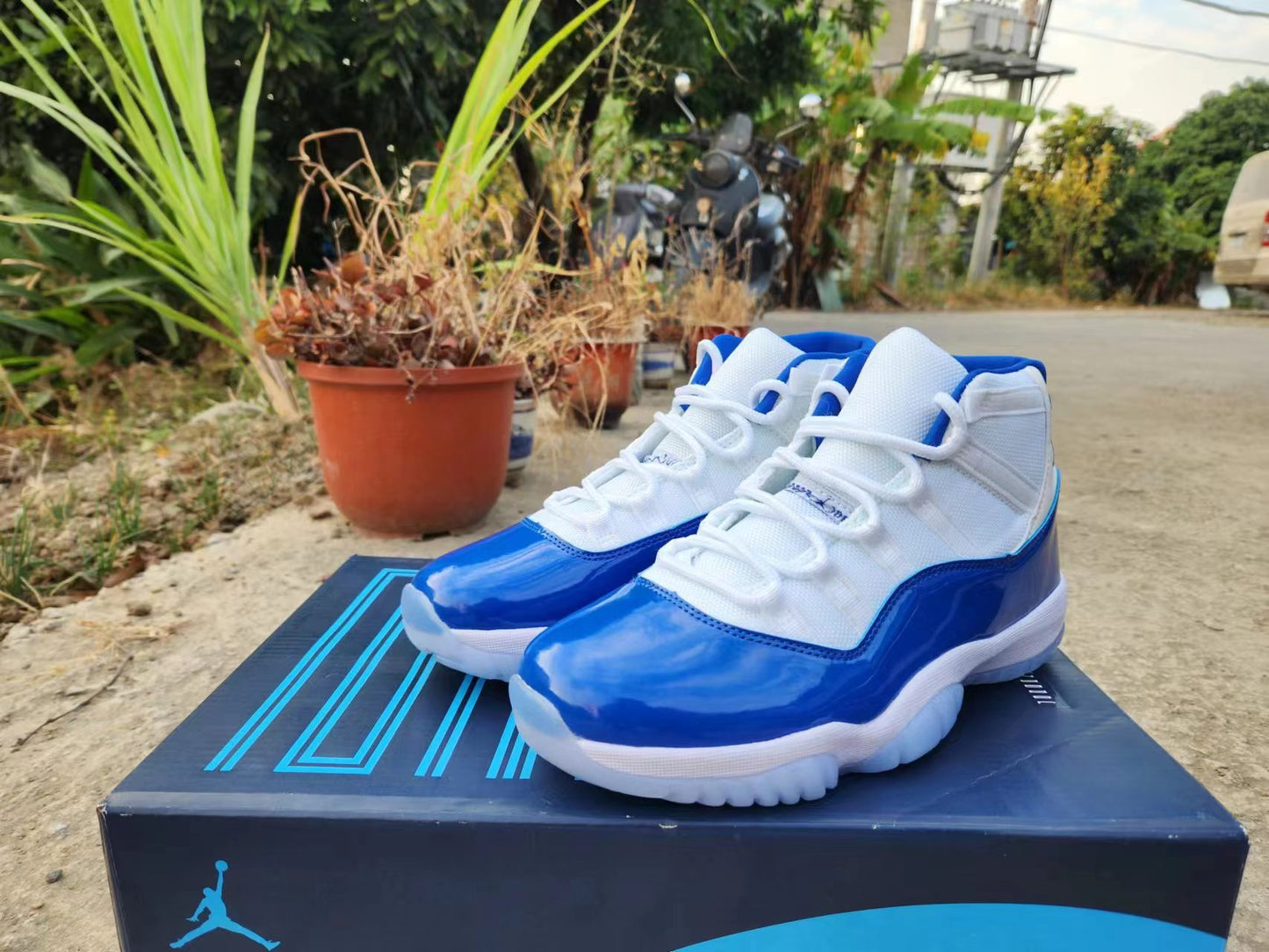 JORDAN 11 Blue and White