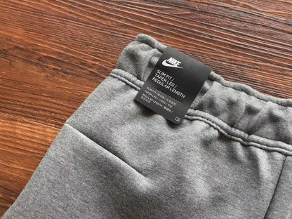 NIKE TECH FLEECE PANTS x WOLF GREY