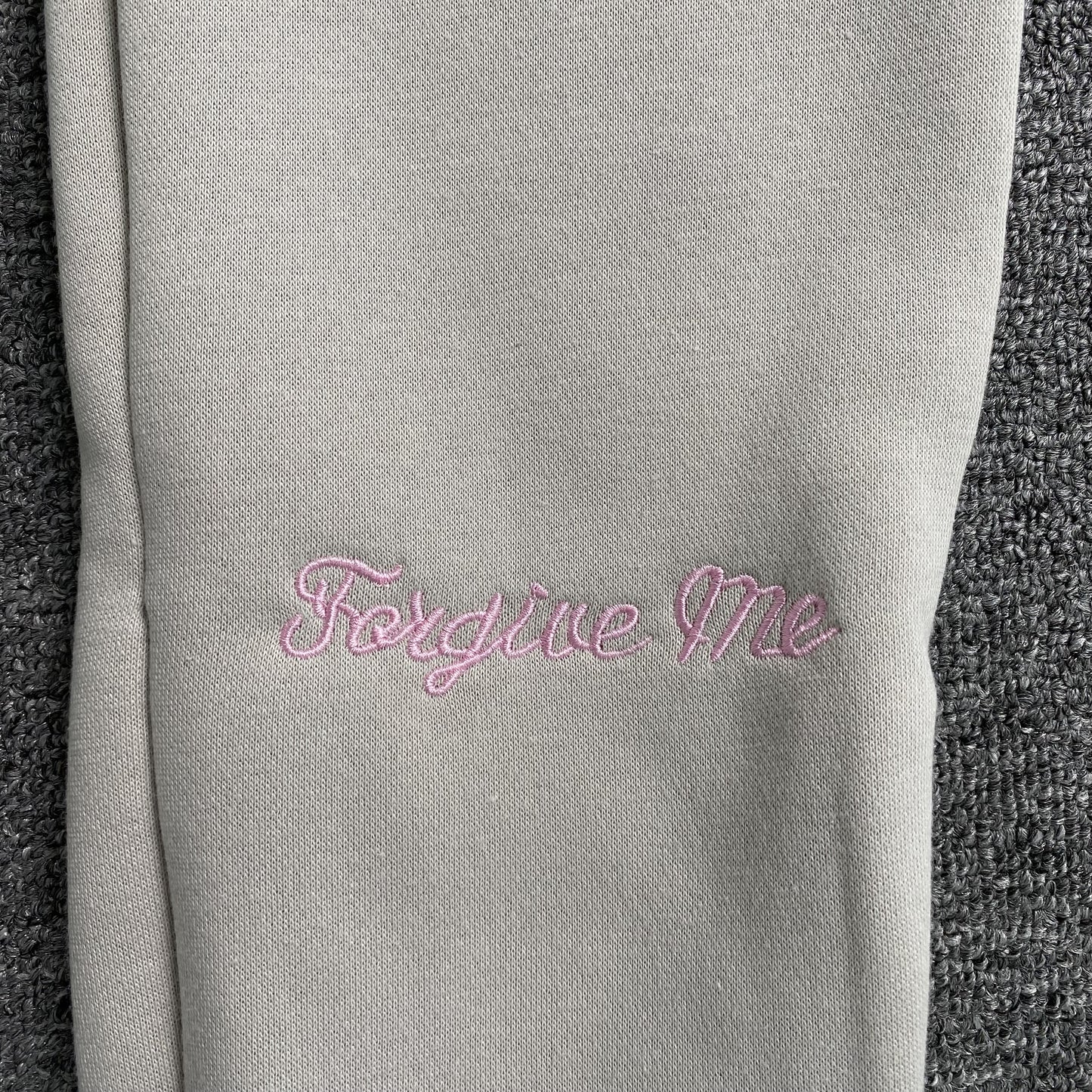 SYNA WORLD SYNA LOGO SWEATPANTS GREY PINK