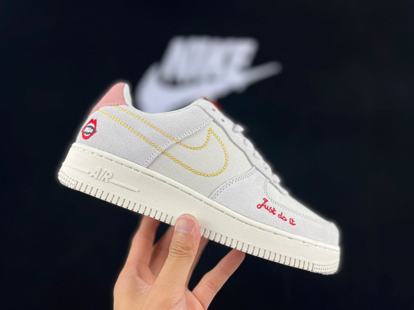 NIKE AIR FORCE 1