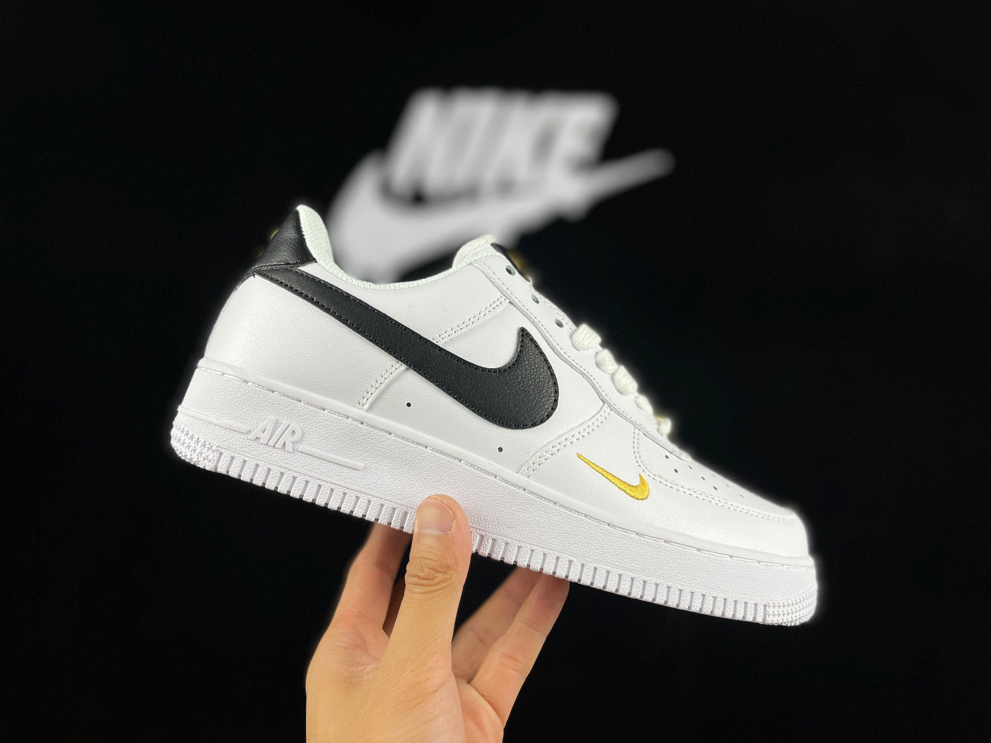 NIKE AIR FORCE 1 "Mini Swoosh White/Black"