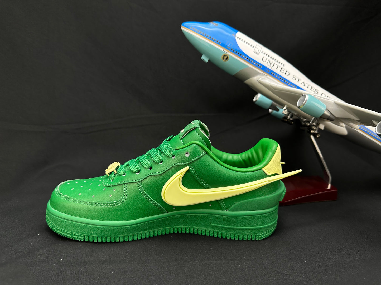 NIKE AIR FORCE 1 "Big Swoosh Green"