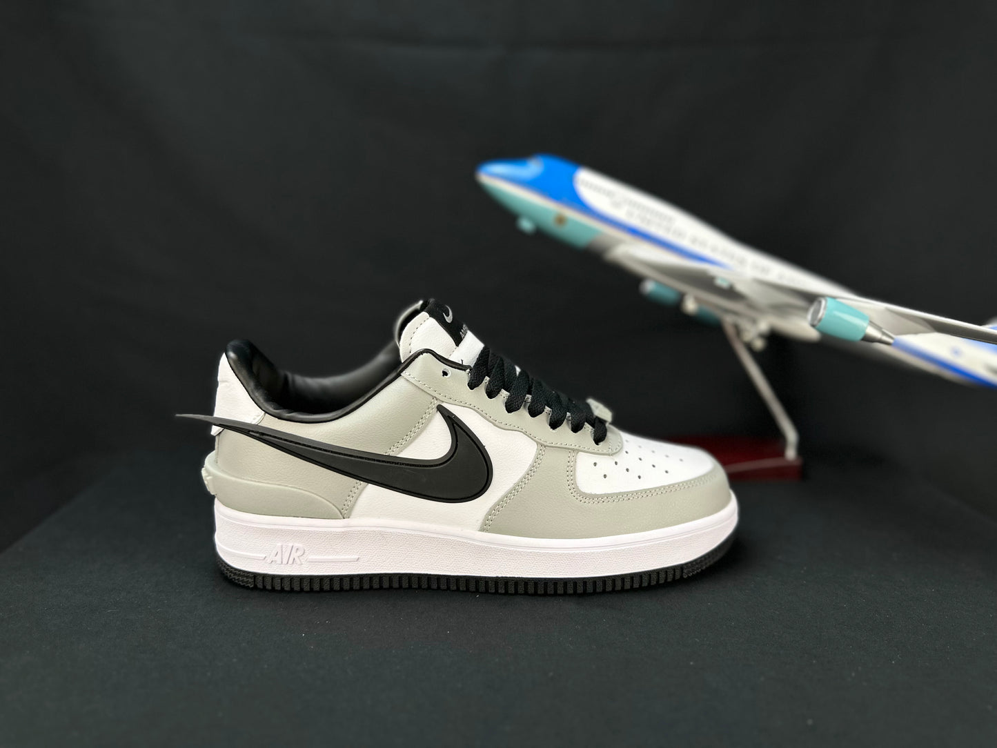 NIKE AIR FORCE 1 "Big Swoosh Grey"