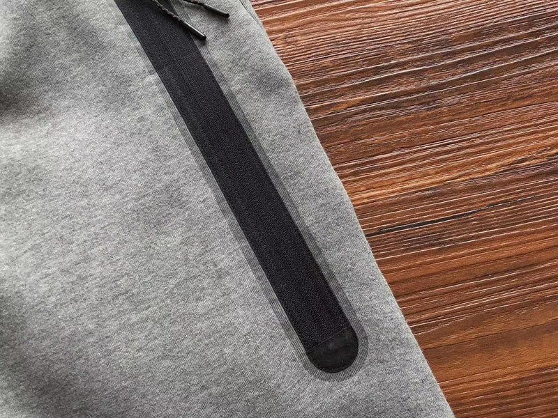 NIKE TECH FLEECE PANTS x WOLF GREY