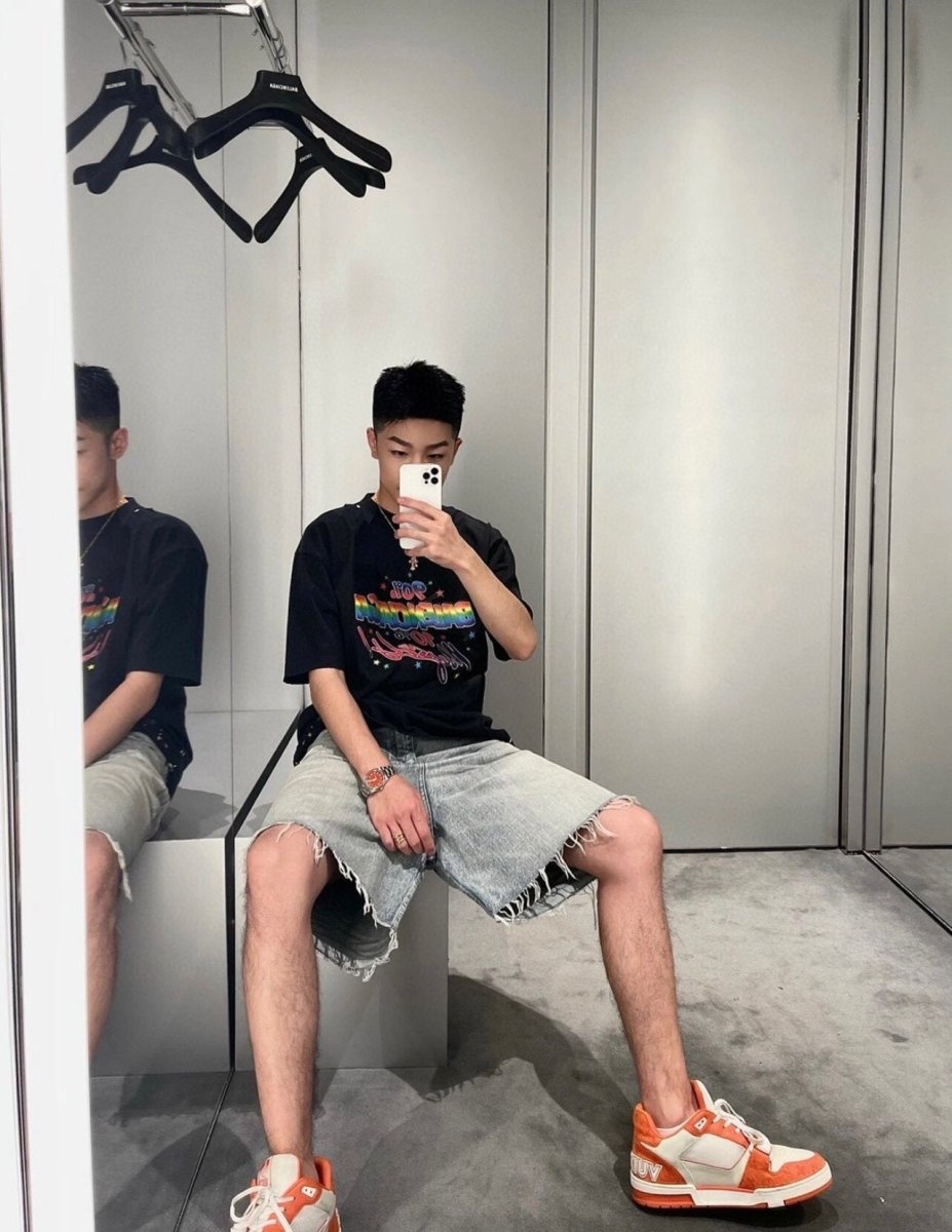 Balenciaga '90s Nostalgia' T-Shirt - Prime Reps