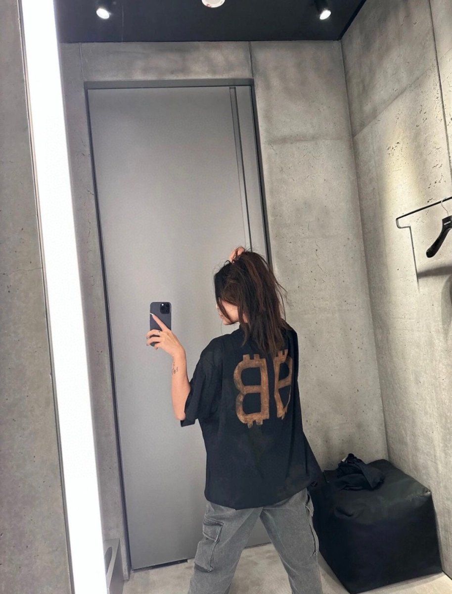 Balenciaga Distressed BB Logo T-Shirt - Prime Reps