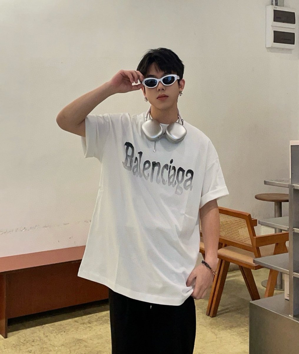 Balenciaga Gradient Logo T-Shirt - Prime Reps