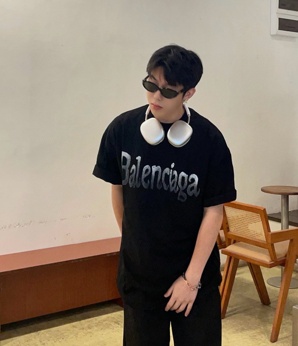 Balenciaga Gradient Logo T-Shirt (Black) - Prime Reps