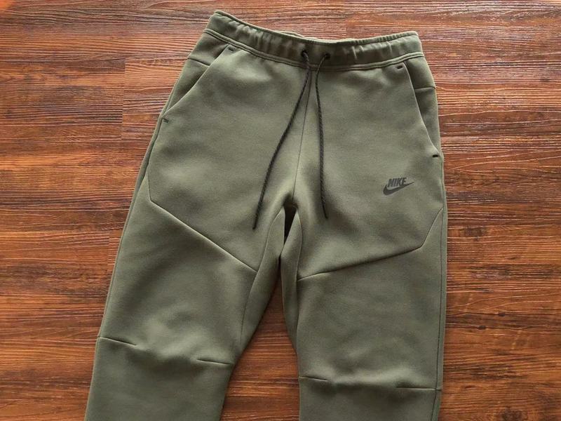 NIKE TECH FLEECE PANTS x ARMY GREEN