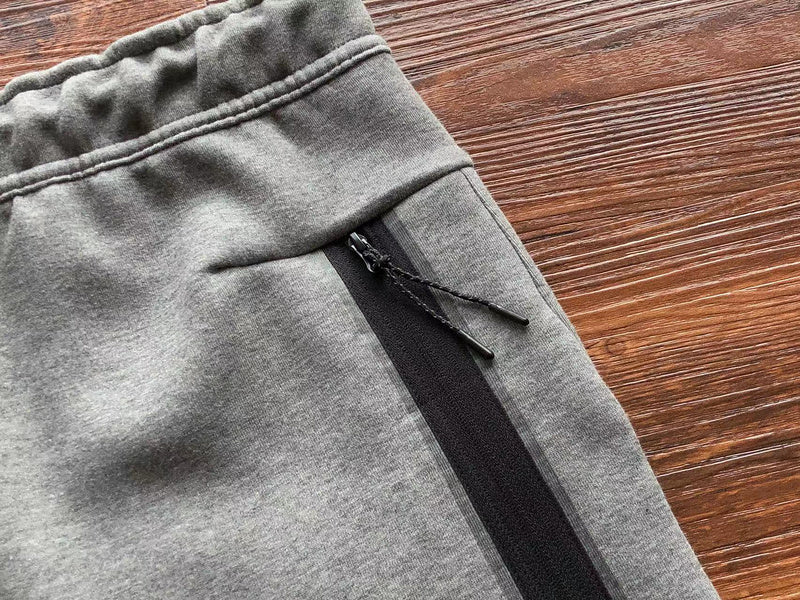 NIKE TECH FLEECE PANTS x WOLF GREY