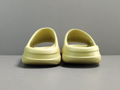 ADIDAS YEEZY SLIDE x RESIN - Prime Reps