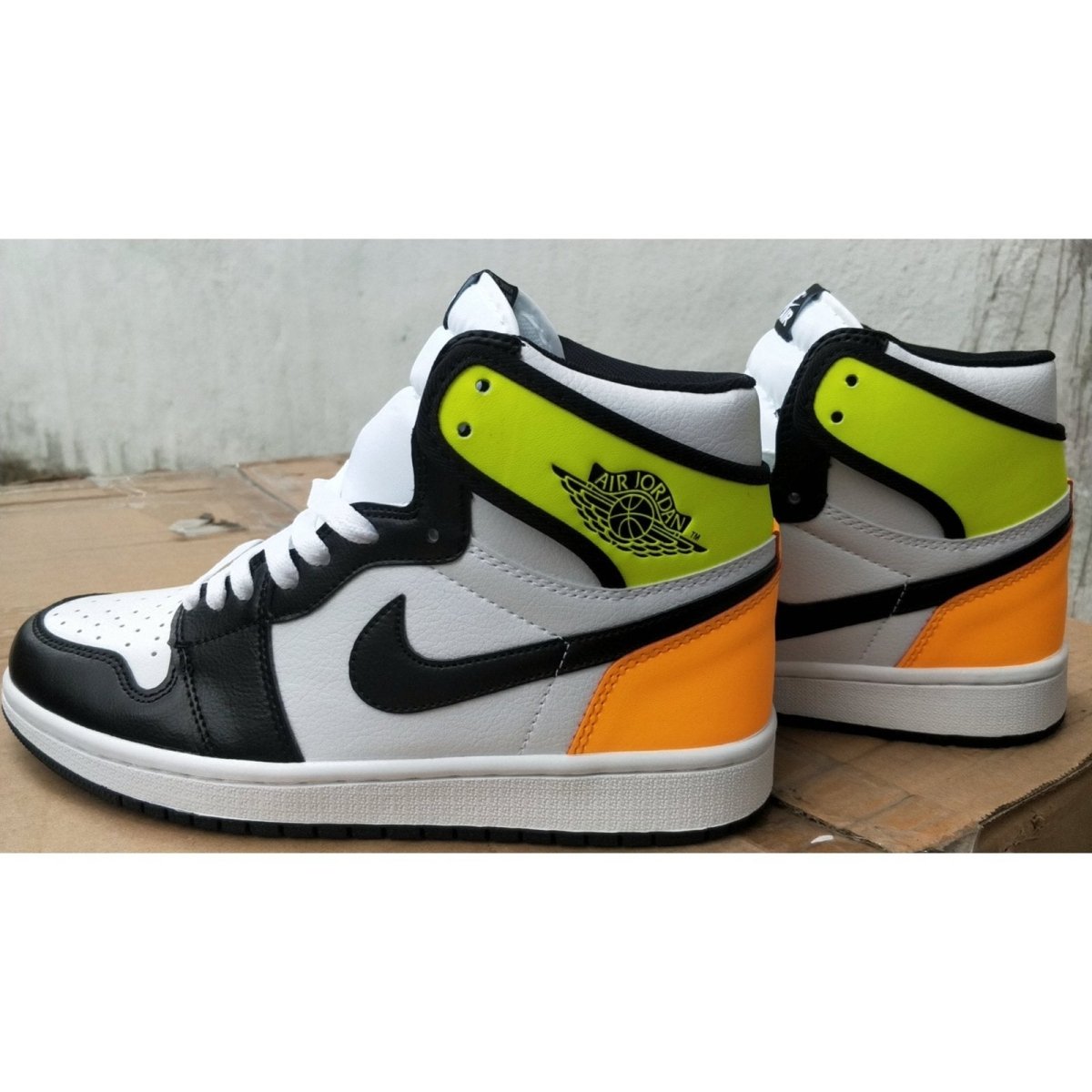 JORDAN 1 RETRO HIGH x WHITE BLACK VOLT UNIVERSITY GOLD - Prime Reps