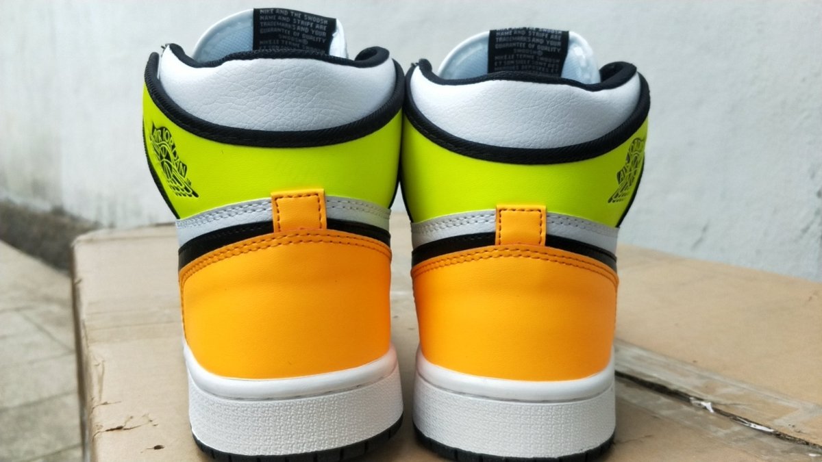 JORDAN 1 RETRO HIGH x WHITE BLACK VOLT UNIVERSITY GOLD - Prime Reps