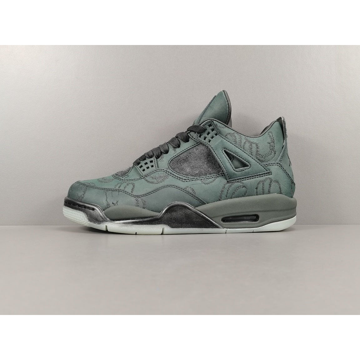 JORDAN 4 x KAWS BLACK OLIVE - Prime Reps