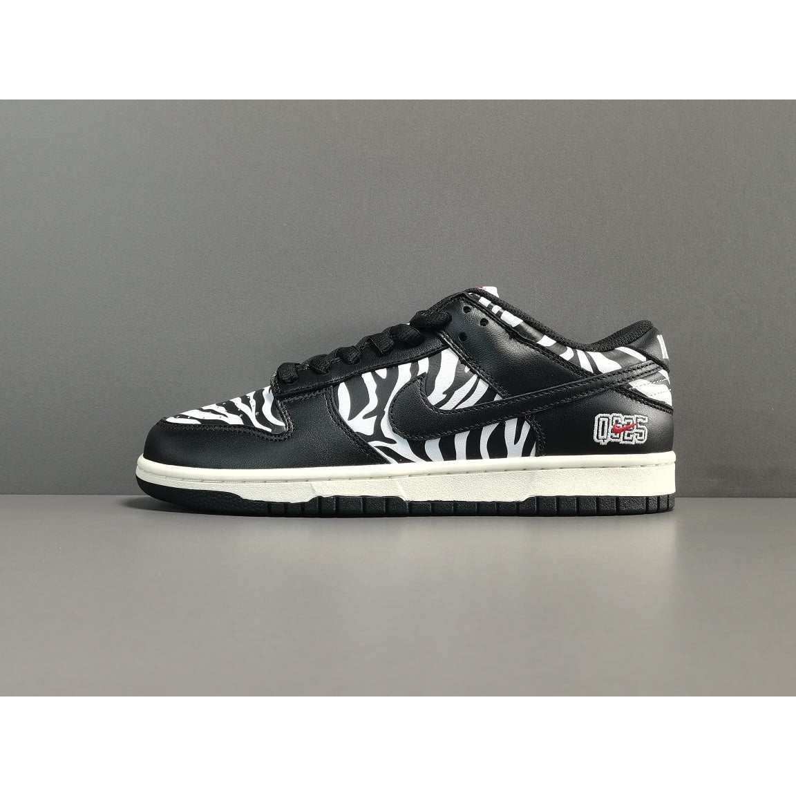 NIKE SB DUNK x QUARTERSNACKS ZEBRA - Prime Reps