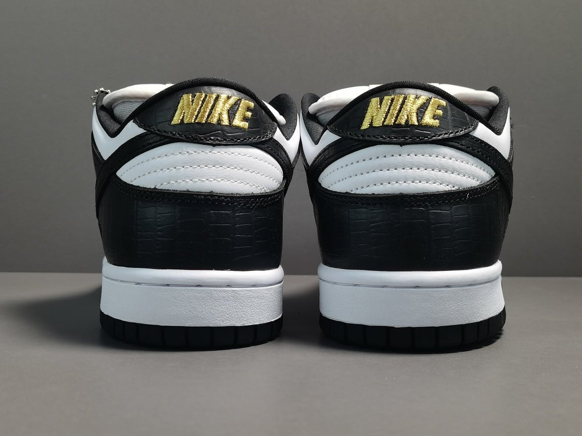 NIKE SB DUNK x SUPREME STARS BLACK - Prime Reps