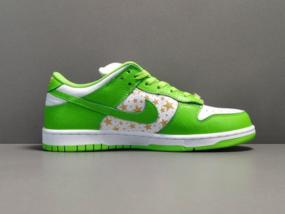 NIKE SB DUNK x SUPREME STARS MEAN GREEN - Prime Reps