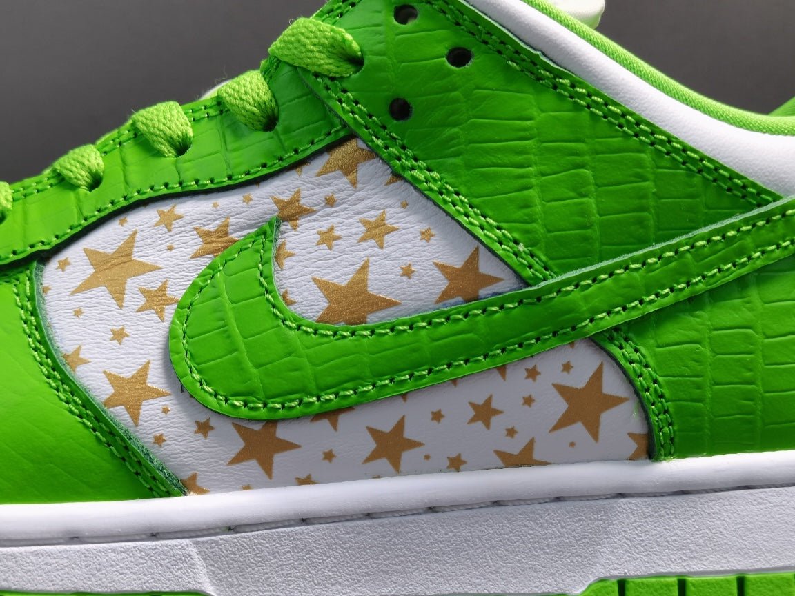 NIKE SB DUNK x SUPREME STARS MEAN GREEN - Prime Reps